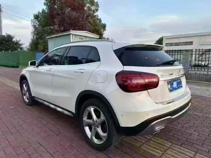 济宁19年奔驰GLA6