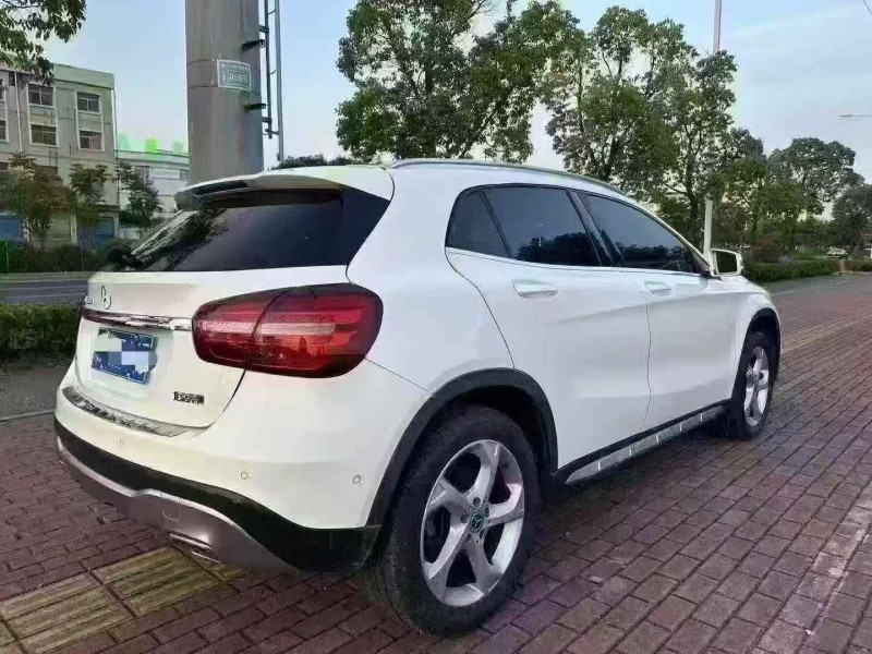 济宁19年奔驰GLA7