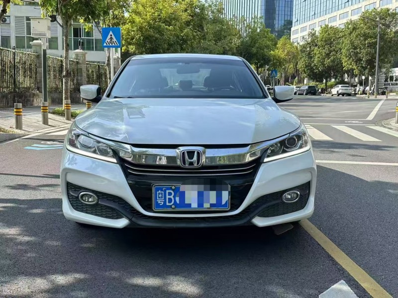 深圳18年本田雅阁1