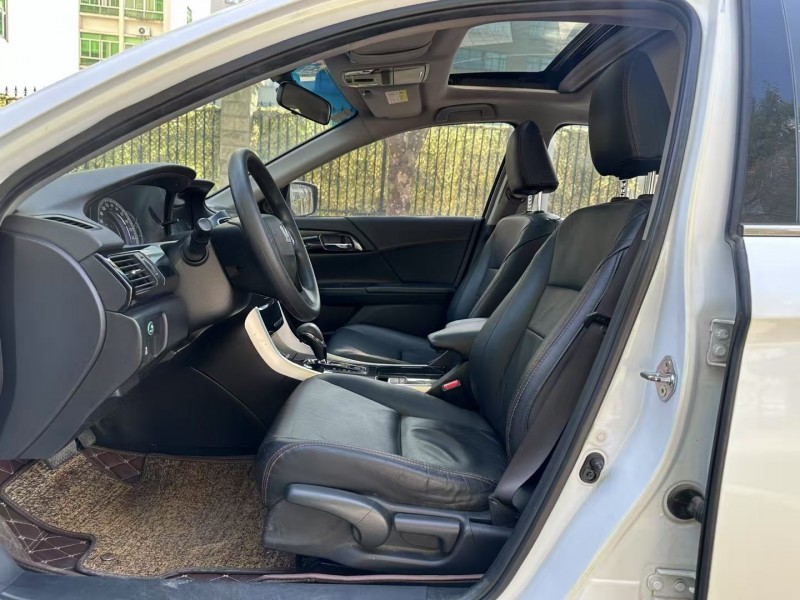 深圳18年本田雅阁4