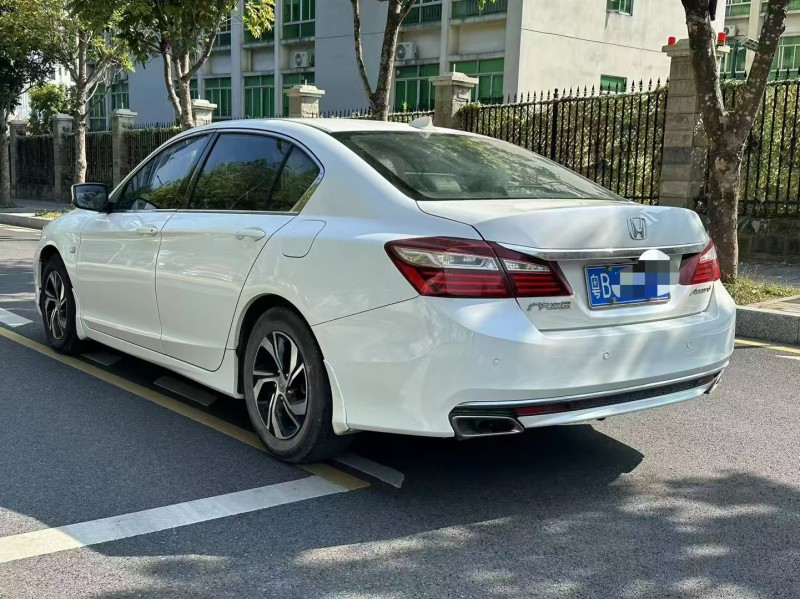 深圳18年本田雅阁8