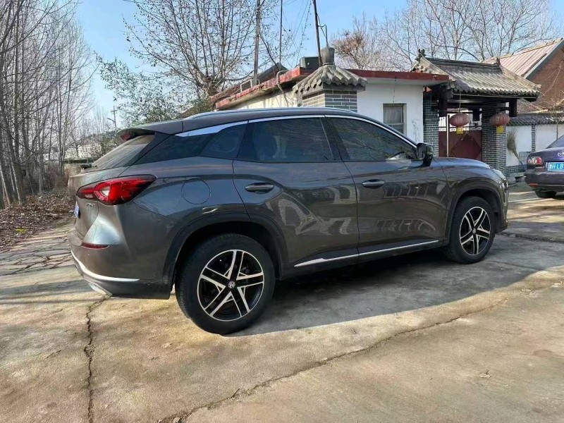 济宁24年名爵ONE8