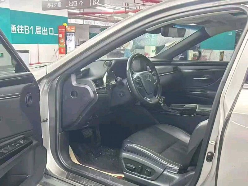 广州19年雷克萨斯ES4