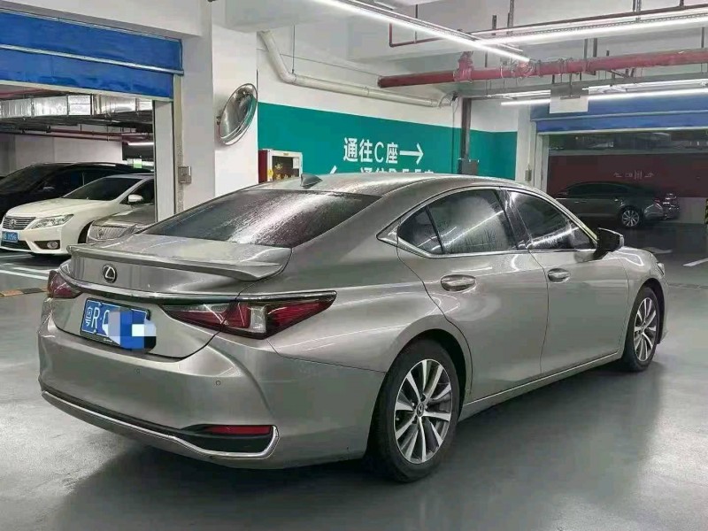 广州19年雷克萨斯ES7