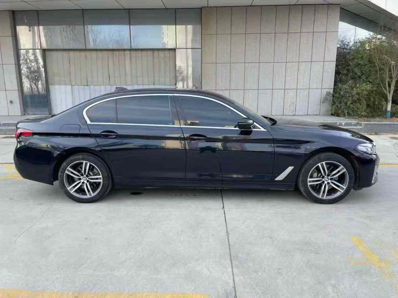 济宁21年宝马5系9