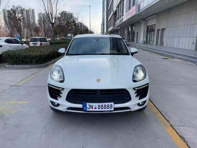 济宁15年保时捷Macan1