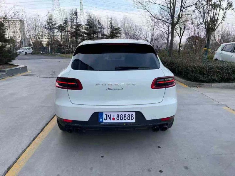 济宁15年保时捷Macan8