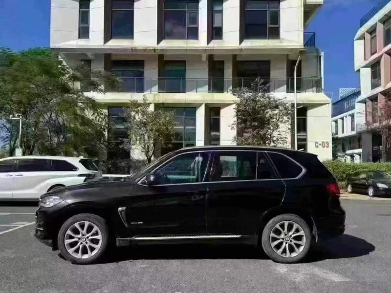 广州19年宝马X58