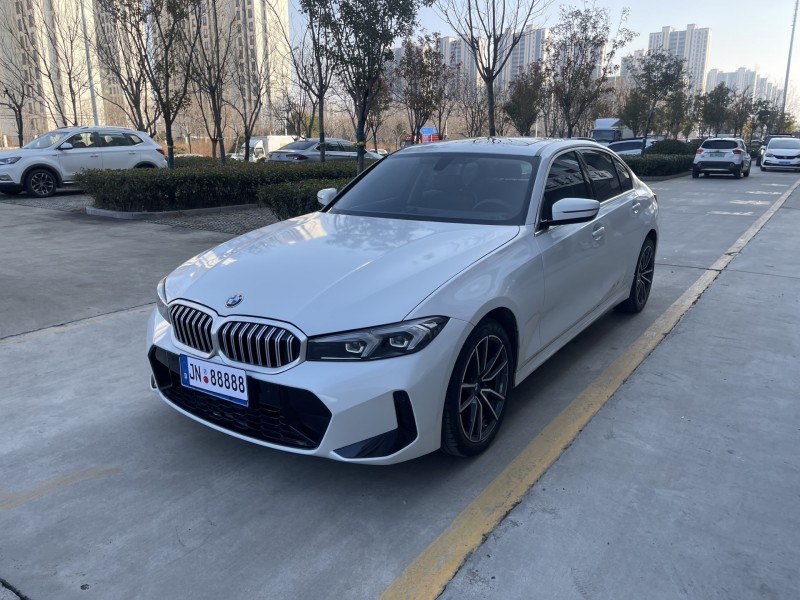 济宁24年宝马3系8