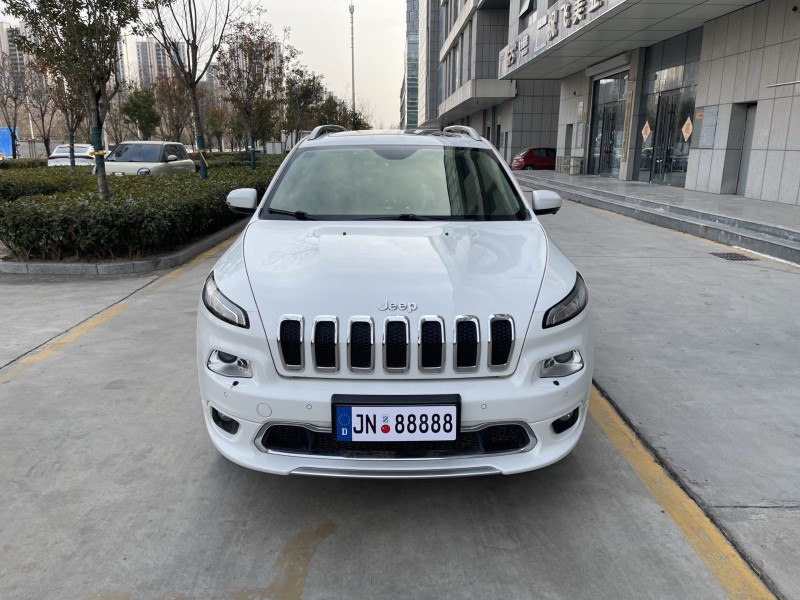 济宁17年Jeep自由光1