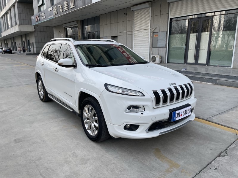 济宁17年Jeep自由光3