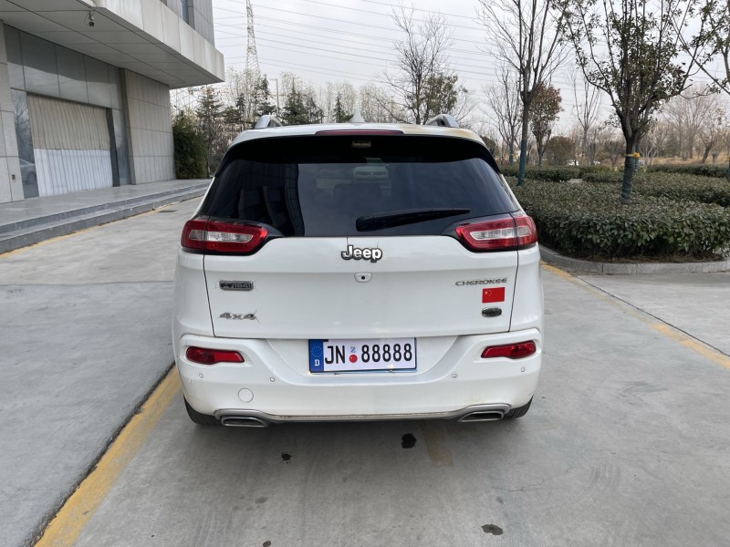 济宁17年Jeep自由光9