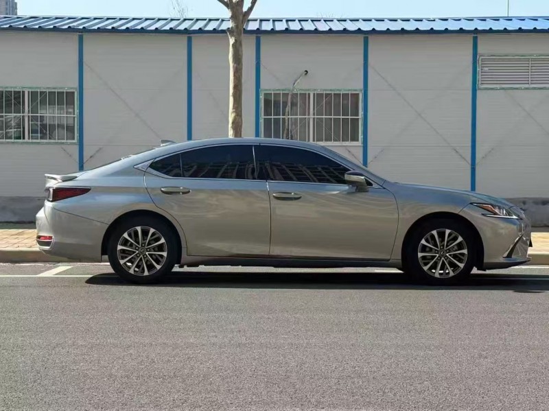 郑州23年雷克萨斯ES7