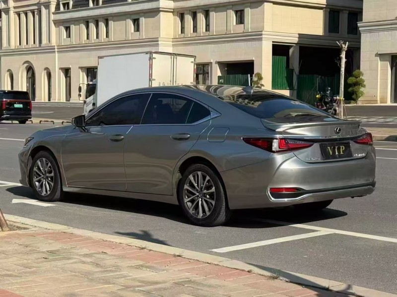 郑州23年雷克萨斯ES8