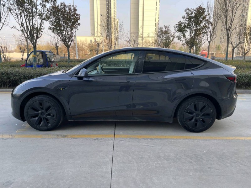 济宁25年特斯拉MODEL Y7