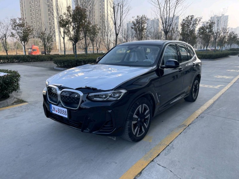 济宁24年宝马IX32