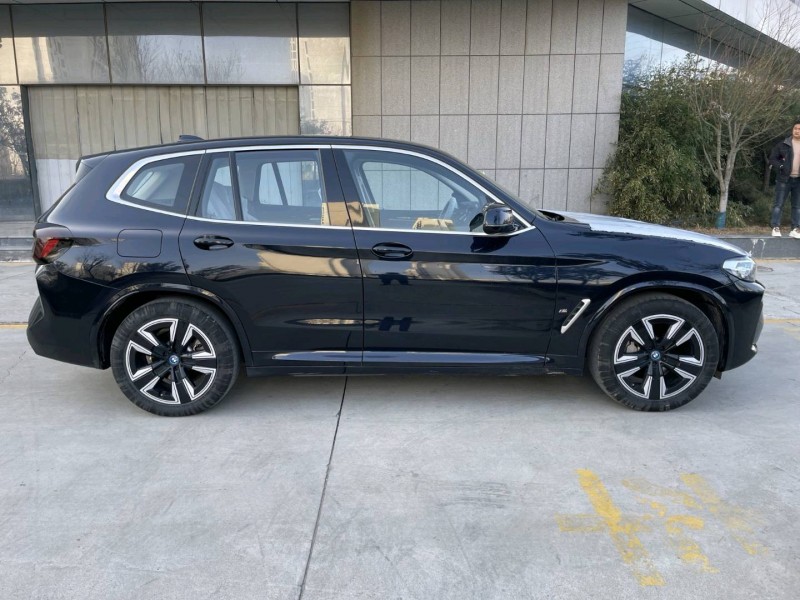 济宁24年宝马IX37