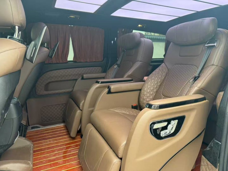 郑州21年奔驰威霆4