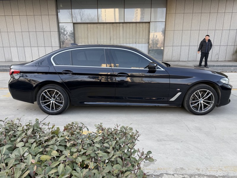 济宁22年宝马5系3