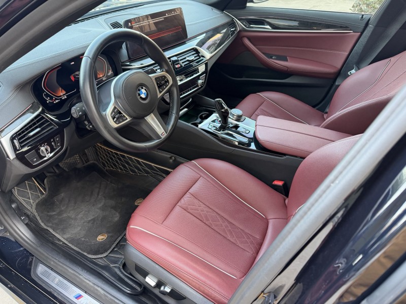 济宁22年宝马5系9