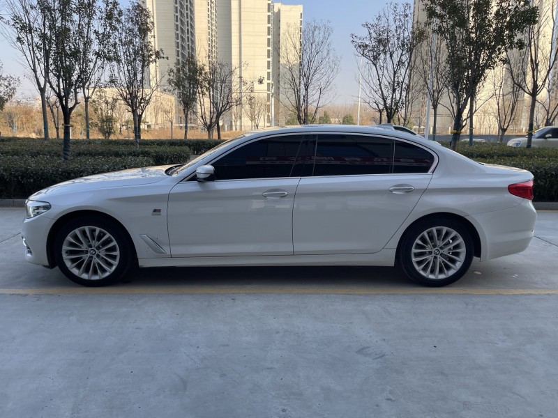 济宁18年宝马5系8
