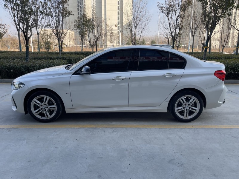 济宁22年宝马1系8