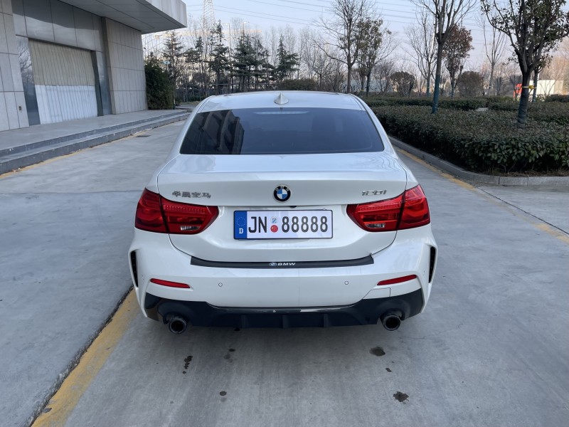 济宁22年宝马1系9