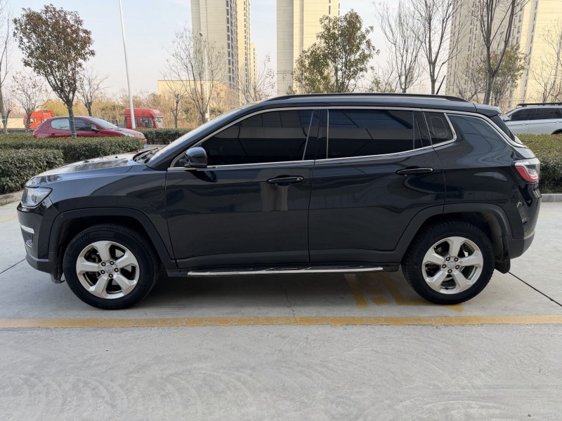 济宁17年Jeep指南者8