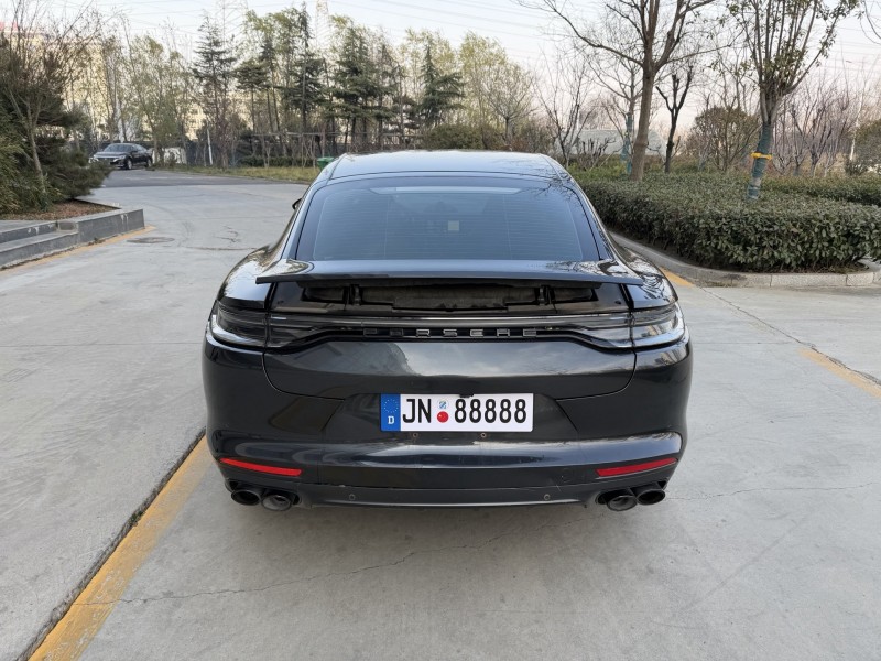 济宁21年保时捷帕拉梅拉7