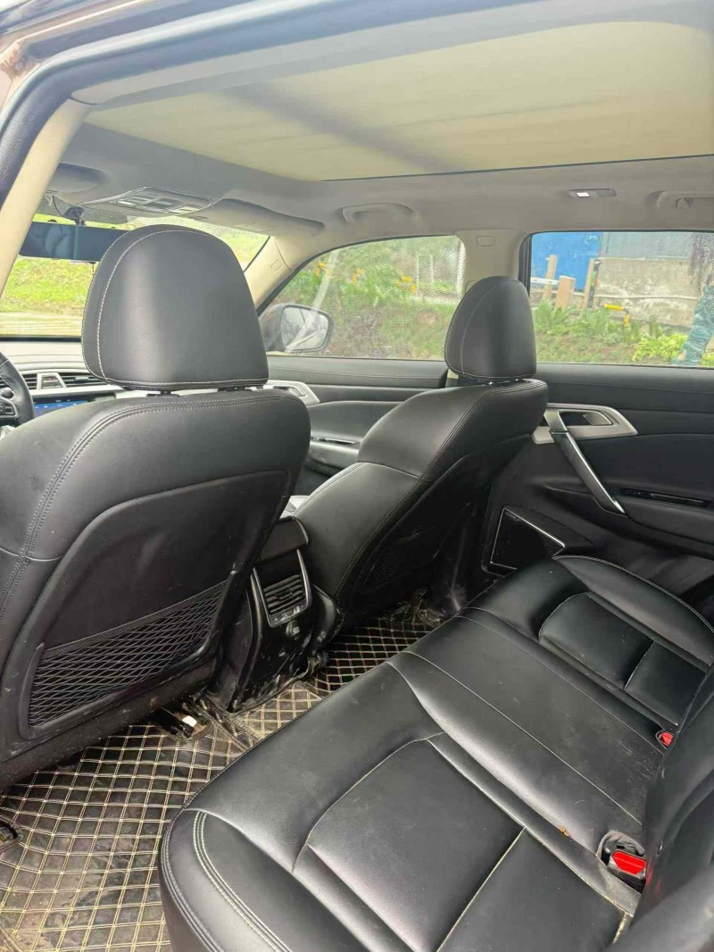 达州17年吉利博越7