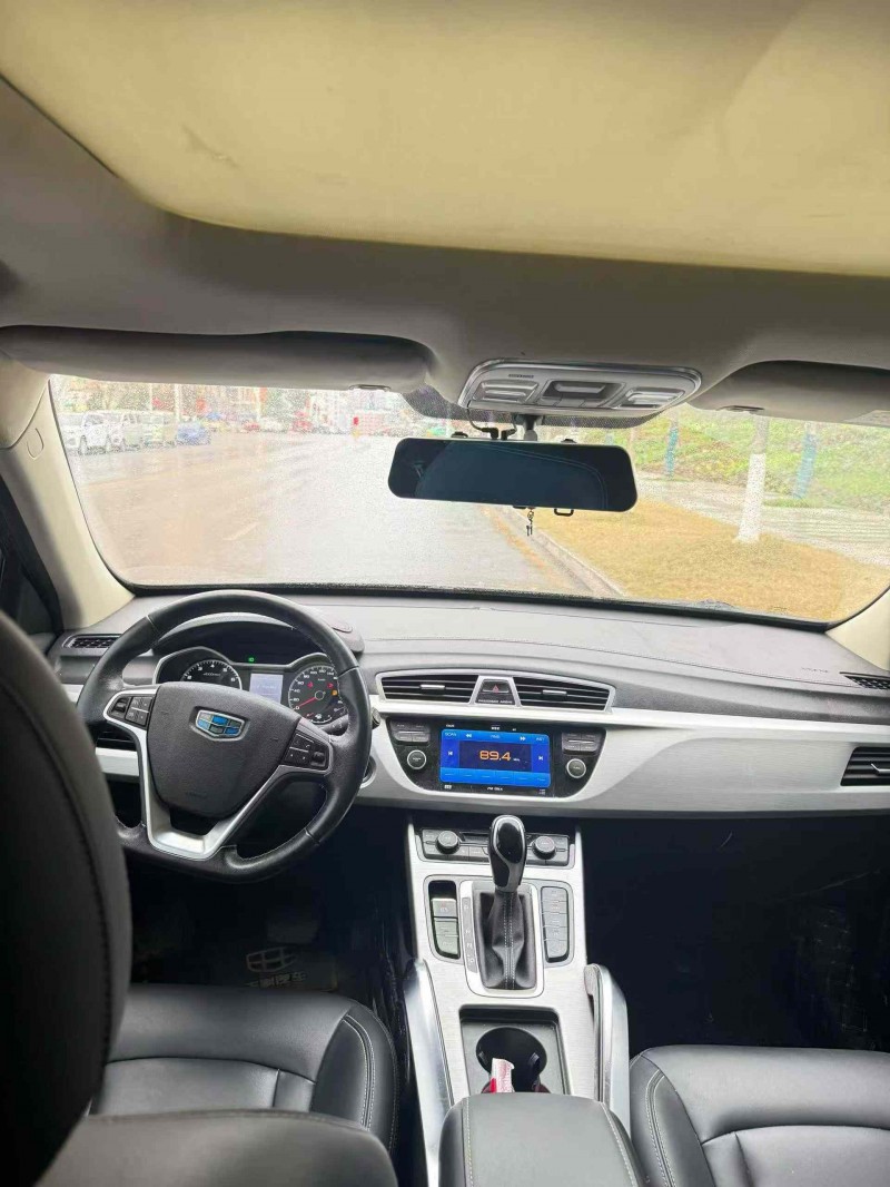 达州17年吉利博越8