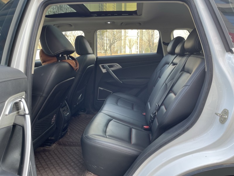 济宁20年吉利博越6