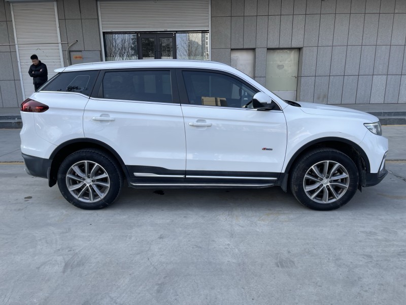 济宁20年吉利博越7