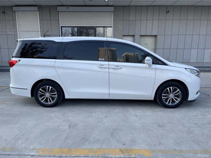 济宁17年别克GL87