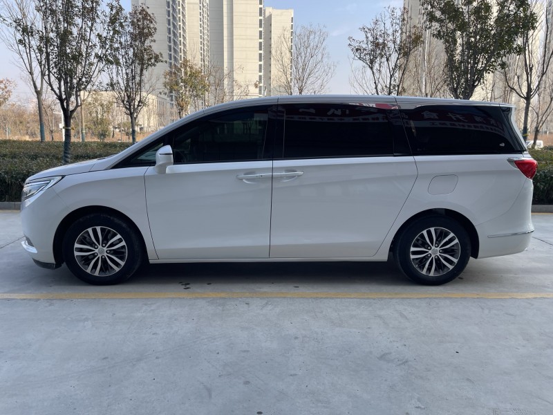 济宁17年别克GL88