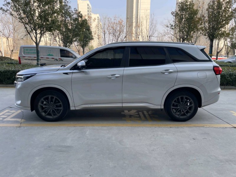 济宁24年东风蓝电E55