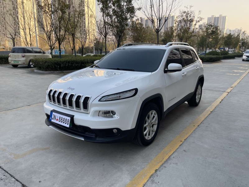 济宁17年Jeep自由光4