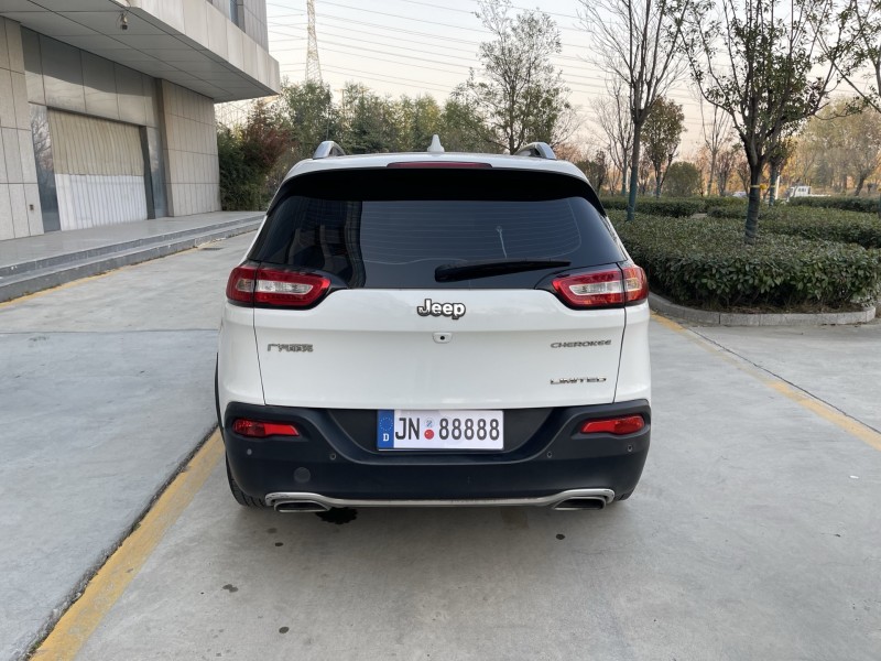 济宁17年Jeep自由光6