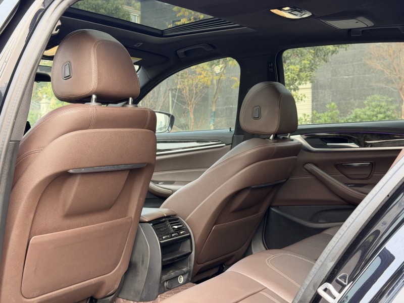 岳阳19年宝马5系3