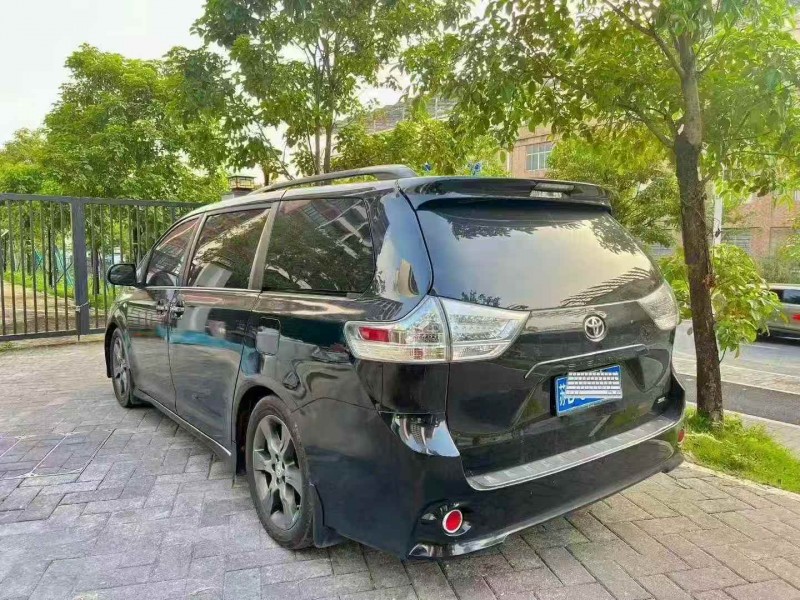 广州16年丰田塞纳4