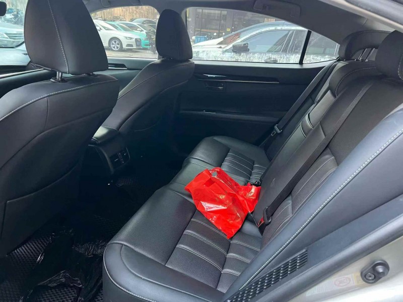 广州18年雷克萨斯ES4