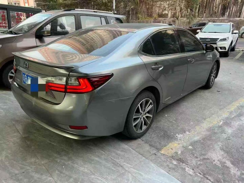 广州18年雷克萨斯ES7