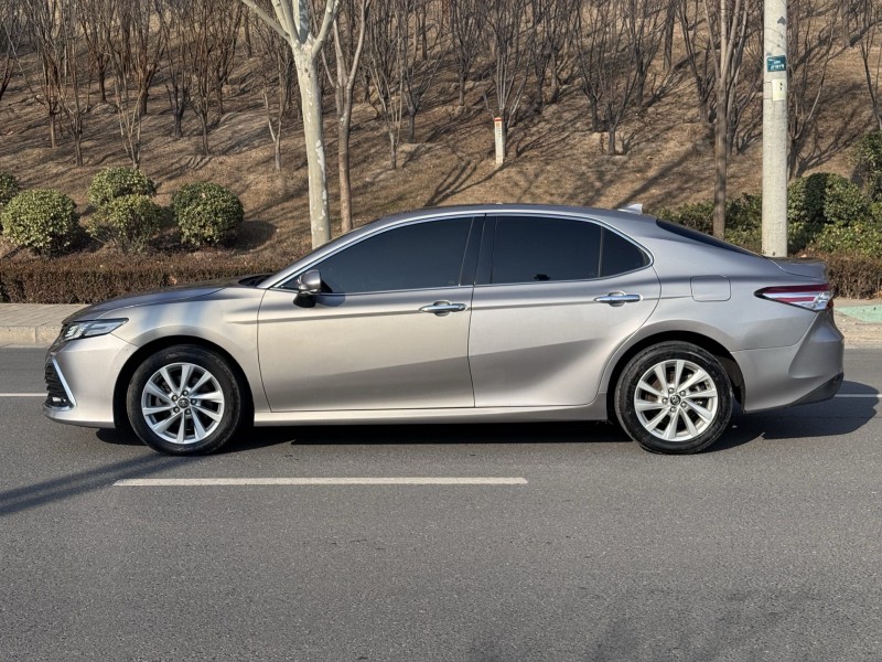 郑州21年丰田凯美瑞6