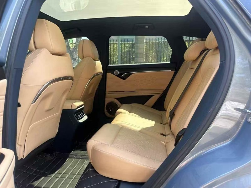 广州22年岚图汽车FREE4