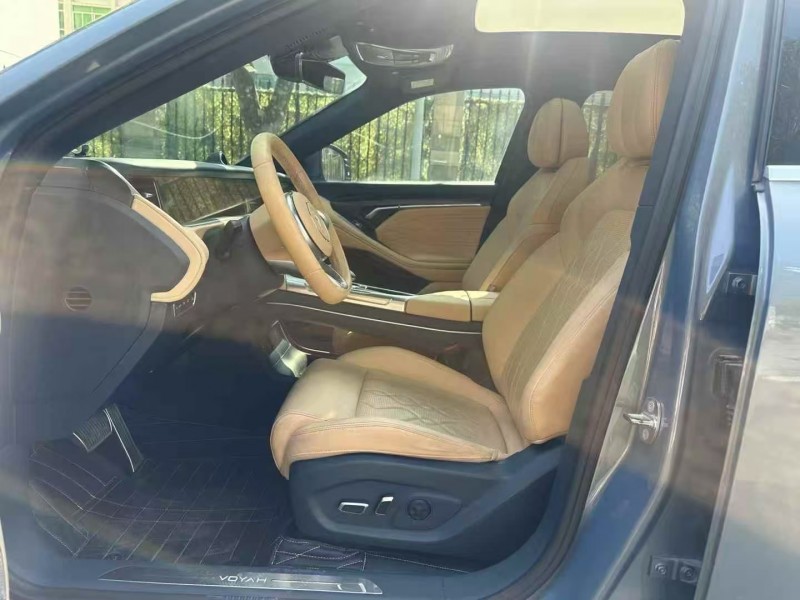 广州22年岚图汽车FREE6