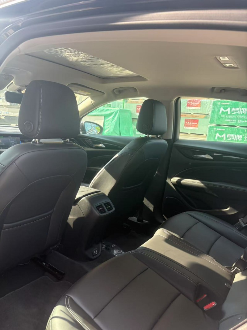 徐州25年别克君威5