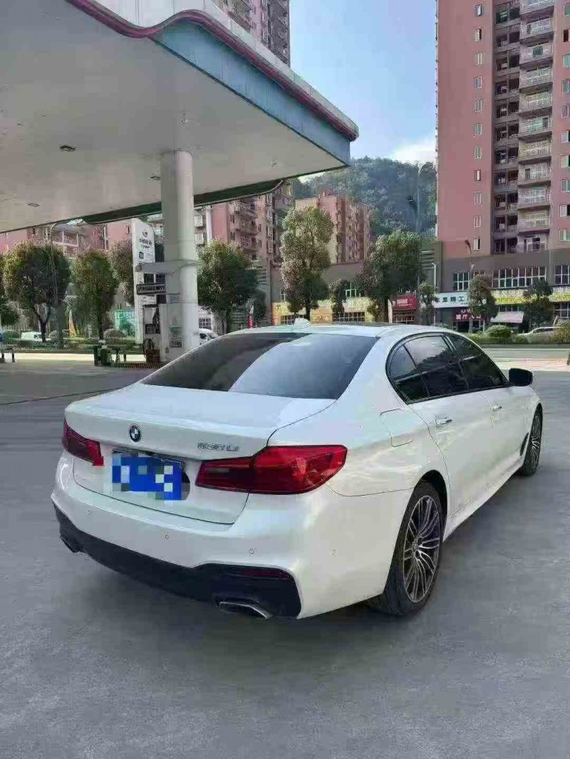 重庆18年宝马5系8
