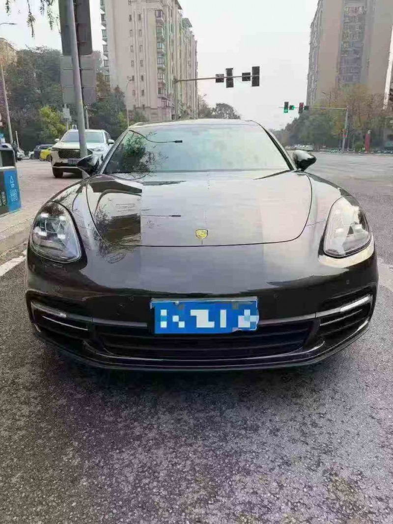 重庆18年保时捷帕拉梅拉1