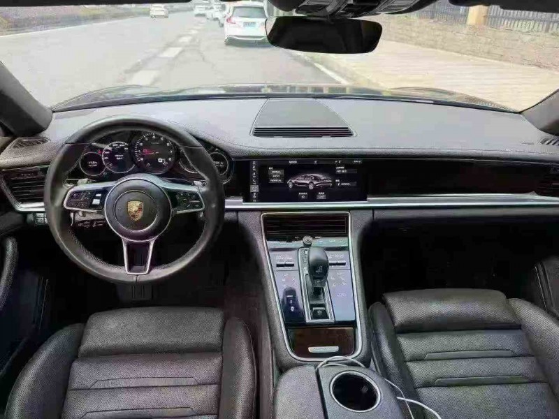 重庆18年保时捷帕拉梅拉3