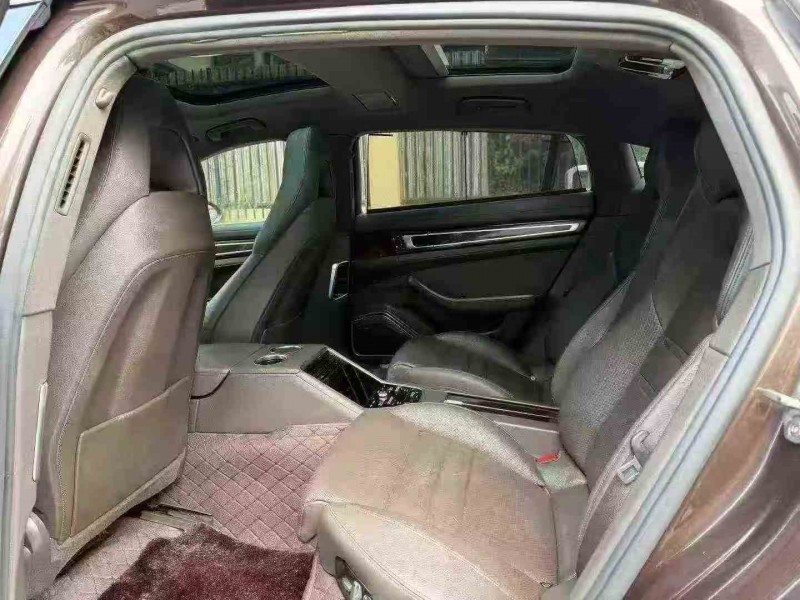 重庆18年保时捷帕拉梅拉6